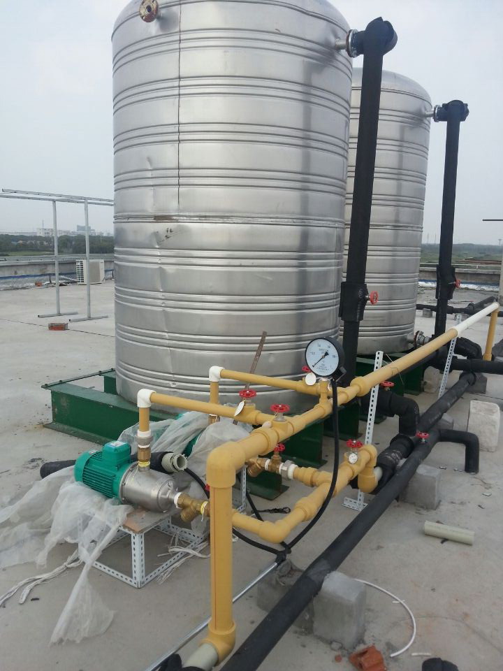 变频供水泵安装现场